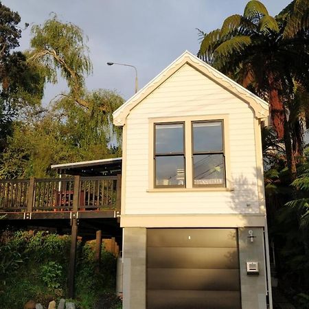 Tiny House In The Sky Hotel Dunedin Exterior photo